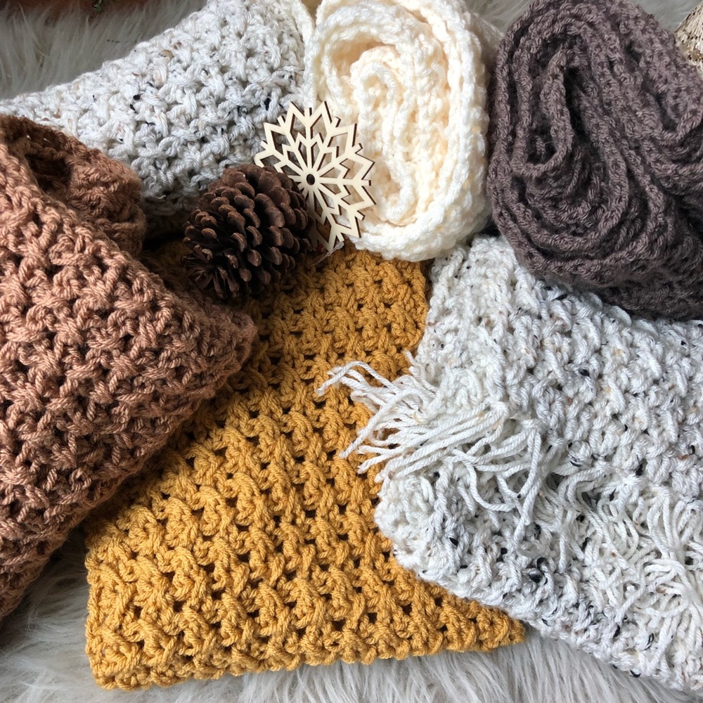 Lovely hand crochet scarf - Picture 3 of 4